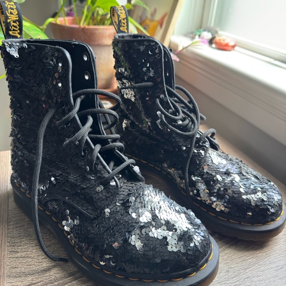 Dr. Martens 1460 Pascal Black and Silver Sequin Boots size 7 - Picture 2 of 8